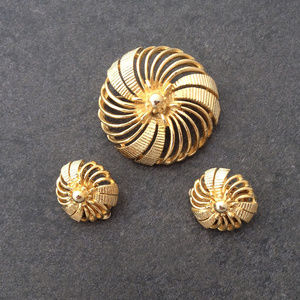 Vintage 60's Pin Wheel Brooch & Earrings by Lisner